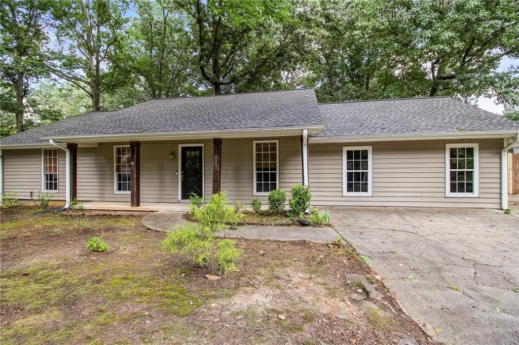 3 bedroom, 2 bathroom, 1,472 sq ft single family residence for rent at 455 Barrington Drive, Roswell, GA 30076 for $2,700 a month — photo 2