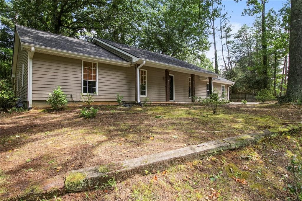3 bedroom, 2 bathroom, 1,472 sq ft single family residence for rent at 455 Barrington Drive, Roswell, GA 30076 for $2,700 a month — photo 3