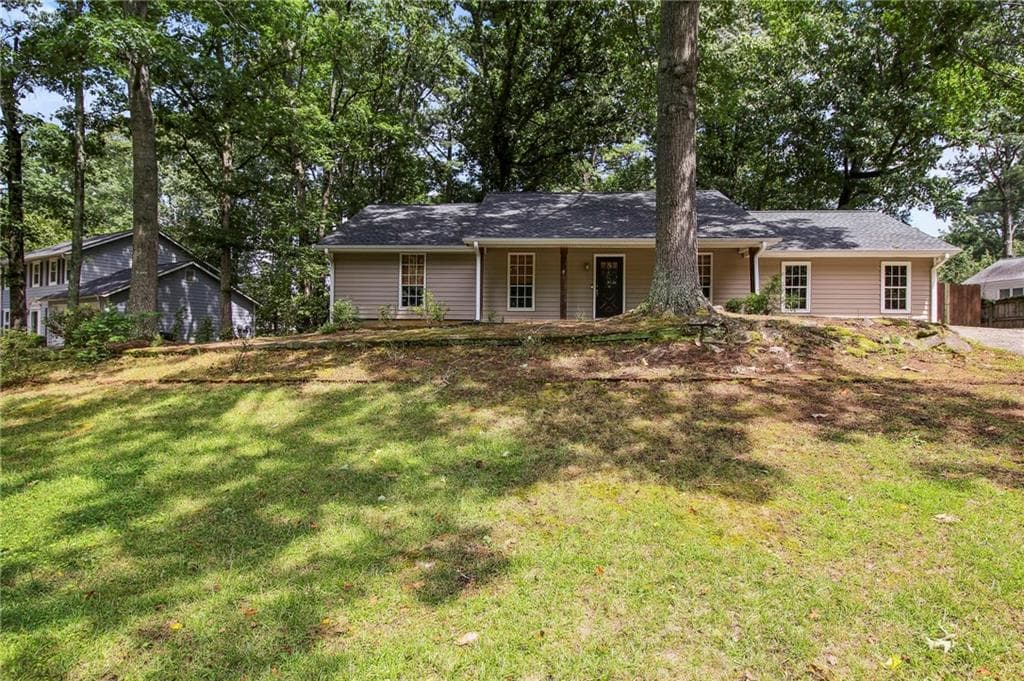 3 bedroom, 2 bathroom, 1,472 sq ft single family residence for rent at 455 Barrington Drive, Roswell, GA 30076 for $2,700 a month — photo 4