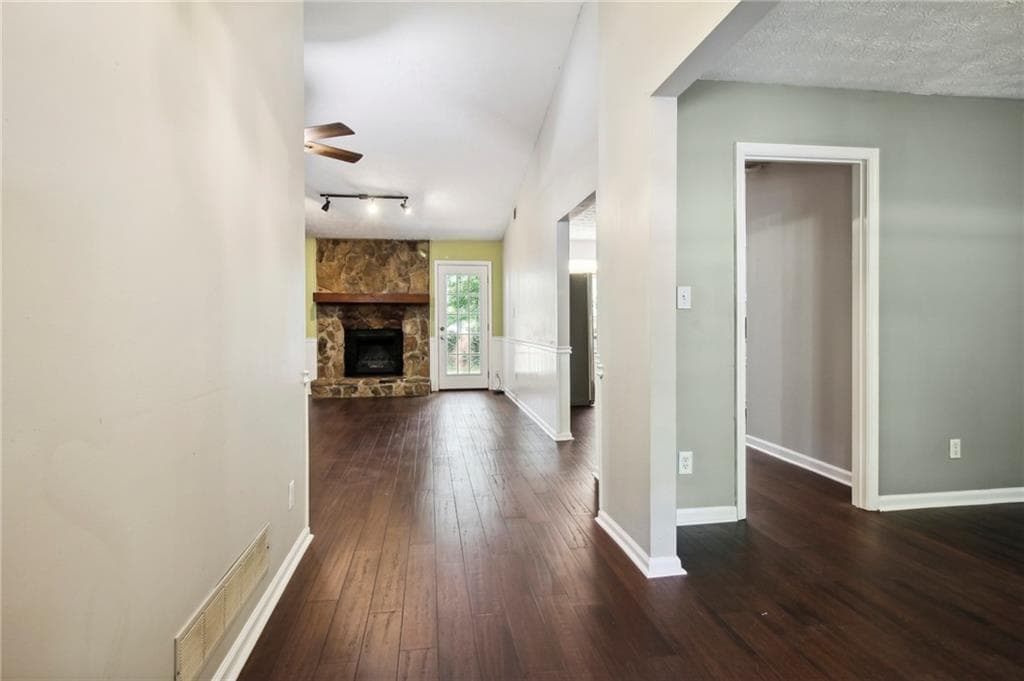 3 bedroom, 2 bathroom, 1,472 sq ft single family residence for rent at 455 Barrington Drive, Roswell, GA 30076 for $2,700 a month — photo 5