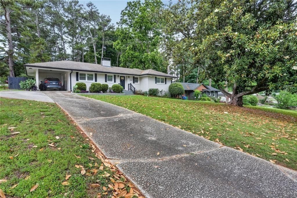 3 bedroom, 2 bathroom, 1,710 sq ft single family residence for sale at 2123 Juanita Street, Decatur, GA 30032 — photo 2