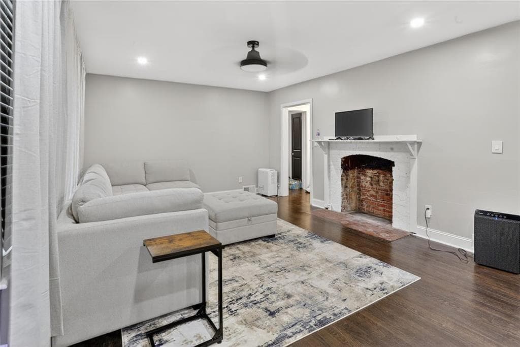 3 bedroom, 2 bathroom, 1,710 sq ft single family residence for sale at 2123 Juanita Street, Decatur, GA 30032 — photo 6