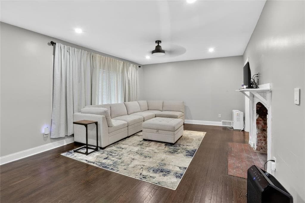 3 bedroom, 2 bathroom, 1,710 sq ft single family residence for sale at 2123 Juanita Street, Decatur, GA 30032 — photo 8