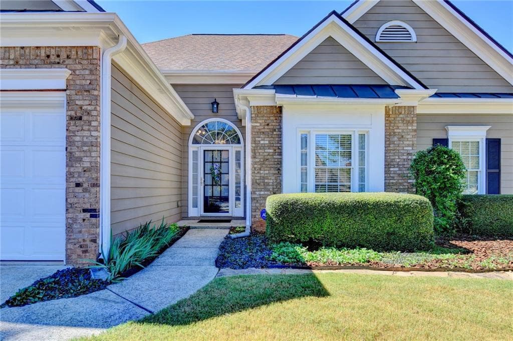 3 bedroom, 2 bathroom, 2,068 sq ft single family residence for sale at 1890 Barrett Knoll Court, Kennesaw, GA 30152 — photo 2