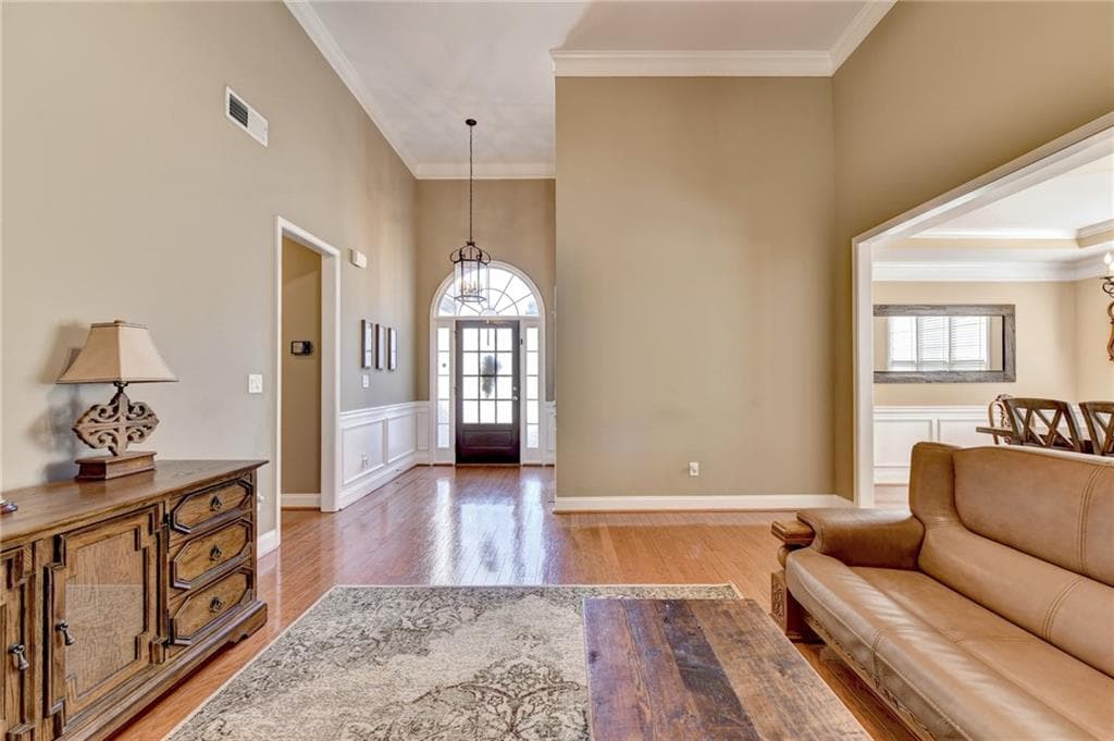 3 bedroom, 2 bathroom, 2,068 sq ft single family residence for sale at 1890 Barrett Knoll Court, Kennesaw, GA 30152 — photo 7