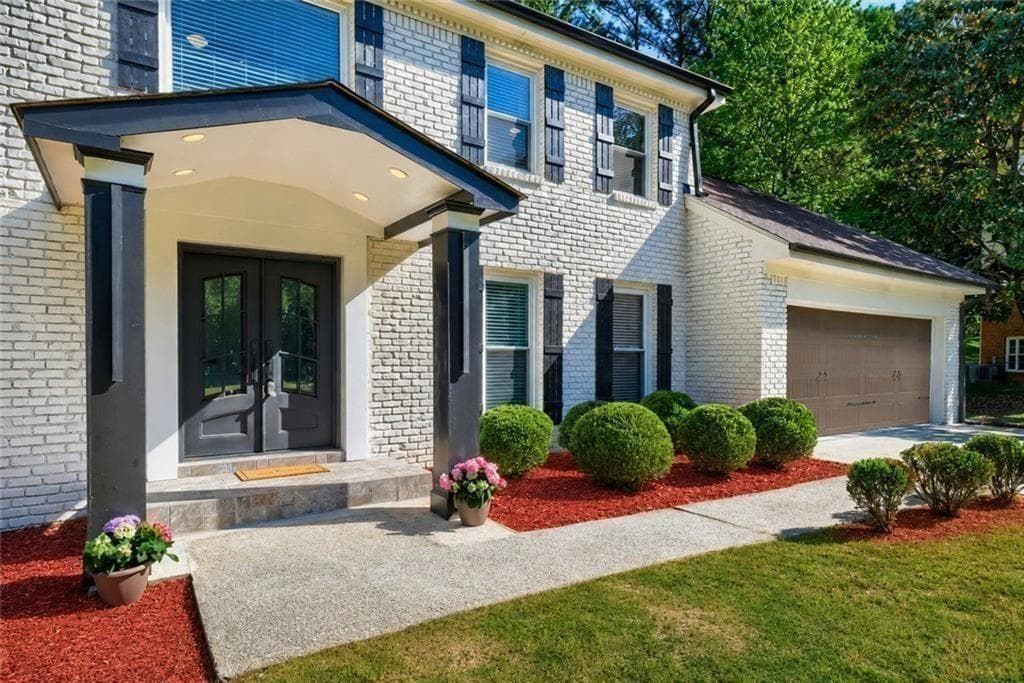 5 bedroom, 5 bathroom, 4,451 sq ft single family residence for sale at 2368 Fenhurst Place, Dunwoody, GA 30338 — photo 2