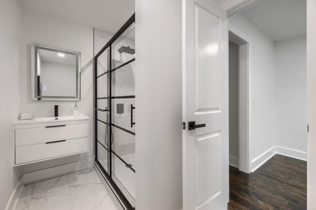 5 bedroom, 5 bathroom, 4,451 sq ft single family residence for sale at 2368 Fenhurst Place, Dunwoody, GA 30338 — photo 8