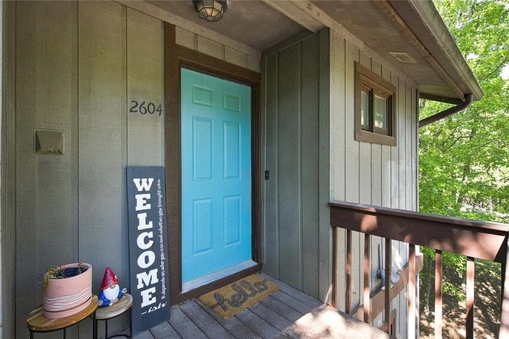 2 bedroom, 2 bathroom, 954 sq ft condominium for sale at 2604 Fairway Oaks, Waleska, GA 30183 — photo 2