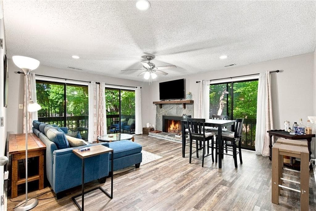 2 bedroom, 2 bathroom, 954 sq ft condominium for sale at 2604 Fairway Oaks, Waleska, GA 30183 — photo 3