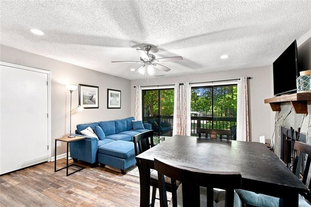 2 bedroom, 2 bathroom, 954 sq ft condominium for sale at 2604 Fairway Oaks, Waleska, GA 30183 — photo 4
