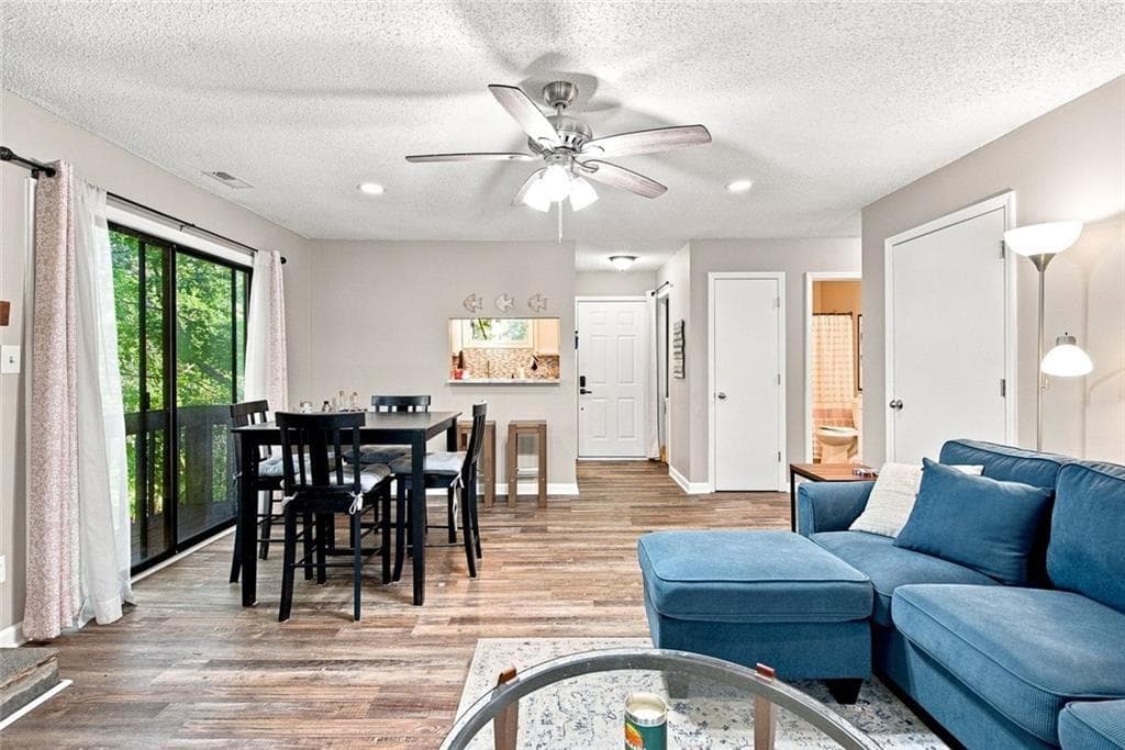 2 bedroom, 2 bathroom, 954 sq ft condominium for sale at 2604 Fairway Oaks, Waleska, GA 30183 — photo 7