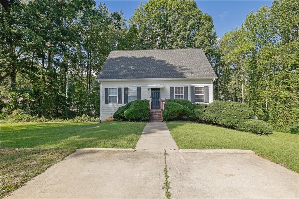 3 bedroom, 2 bathroom, 1,360 sq ft single family residence for sale at 5465 Mashburn Drive, Cumming, GA 30041 — photo 1 of 33