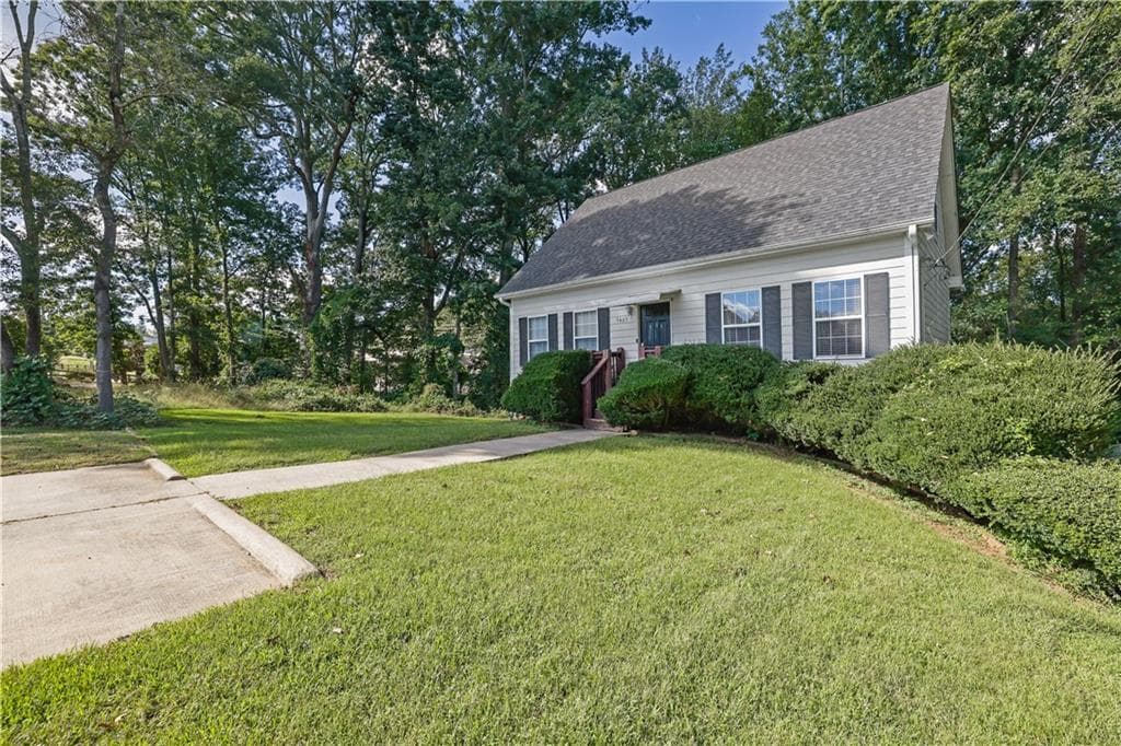 3 bedroom, 2 bathroom, 1,360 sq ft single family residence for sale at 5465 Mashburn Drive, Cumming, GA 30041 — photo 3