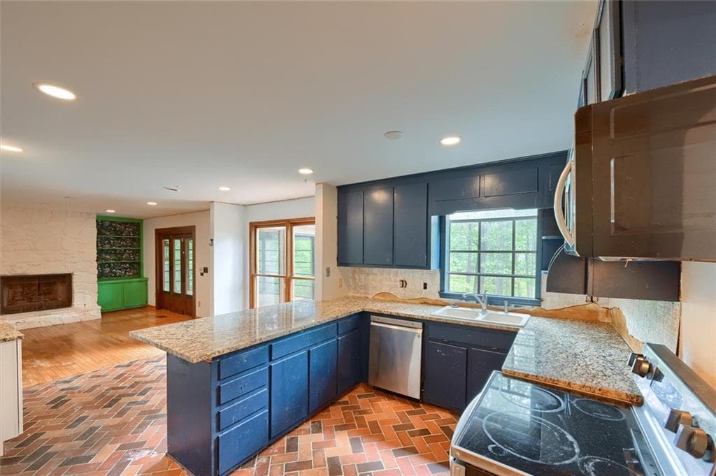 4 bedroom, 3 bathroom, 3,016 sq ft single family residence for sale at 1176 Ashley Lake Drive, Marietta, GA 30062 — photo 10