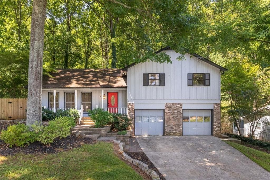 3 bedroom, 2 bathroom, 1,830 sq ft single family residence for sale at 2845 Wood Forest, Marietta, GA 30066 — photo 1 of 25