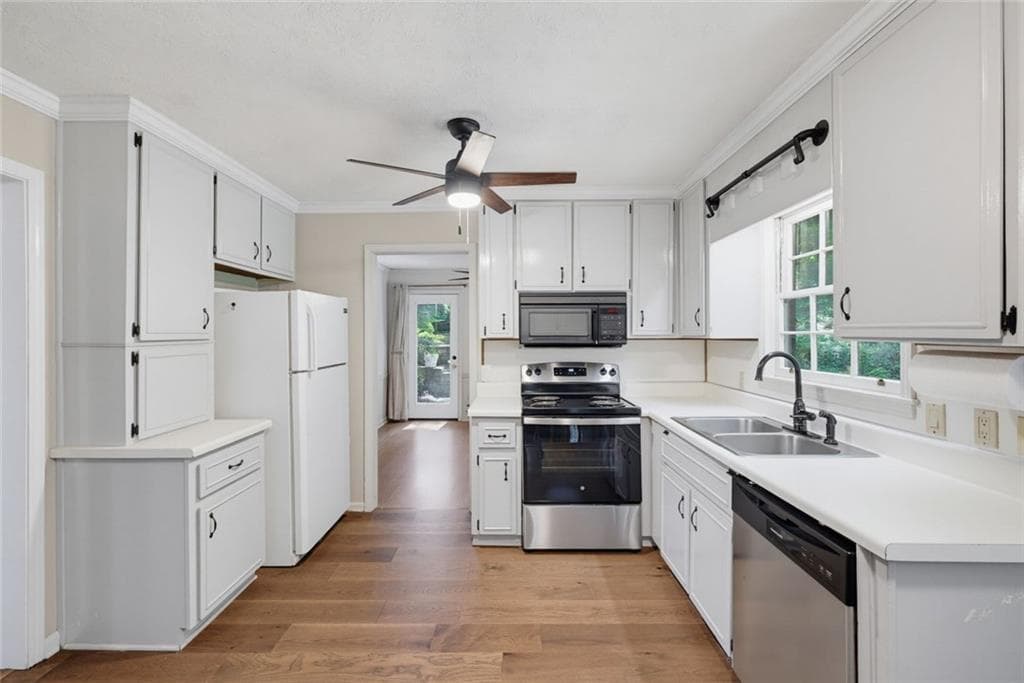 3 bedroom, 2 bathroom, 1,830 sq ft single family residence for sale at 2845 Wood Forest, Marietta, GA 30066 — photo 7