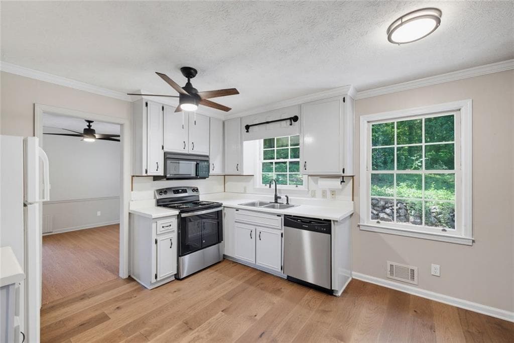 3 bedroom, 2 bathroom, 1,830 sq ft single family residence for sale at 2845 Wood Forest, Marietta, GA 30066 — photo 8