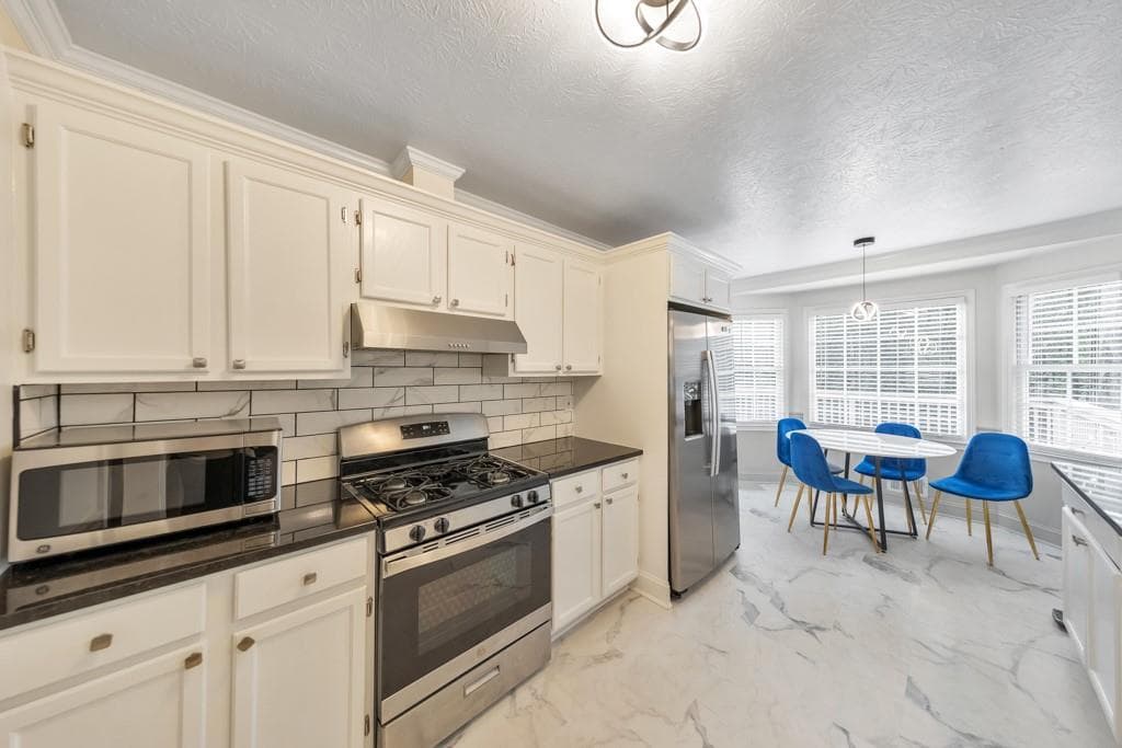 3 bedroom, 2 bathroom, 2,582 sq ft single family residence for sale at 29 Indian Creek Lane, Powder Springs, GA 30127 — photo 10