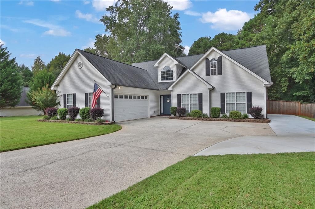 4 bedroom, 3 bathroom, 2,190 sq ft single family residence for sale at 4046 River Elan Drive, Gainesville, GA 30507 — photo 6