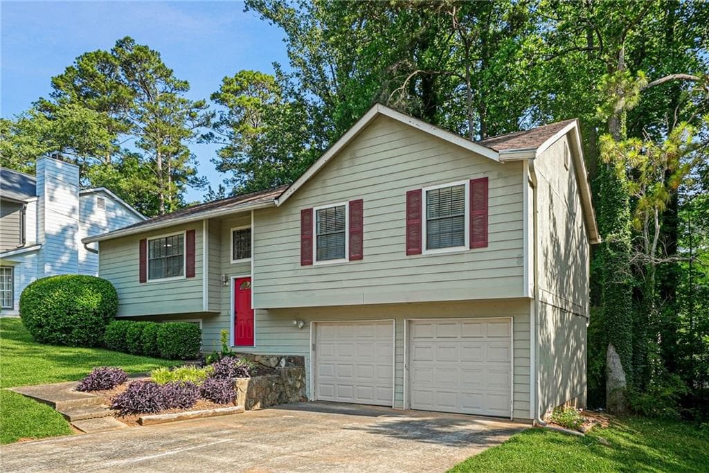 4 bedroom, 3 bathroom, 2,025 sq ft single family residence for sale at 4461 Creekford Trace, Duluth, GA 30096 — photo 2