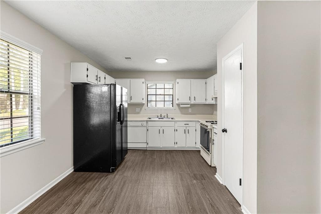 4 bedroom, 3 bathroom, 2,025 sq ft single family residence for sale at 4461 Creekford Trace, Duluth, GA 30096 — photo 8