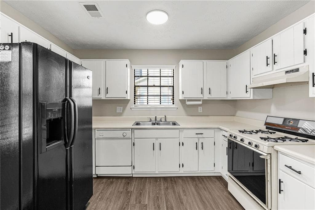 4 bedroom, 3 bathroom, 2,025 sq ft single family residence for sale at 4461 Creekford Trace, Duluth, GA 30096 — photo 9