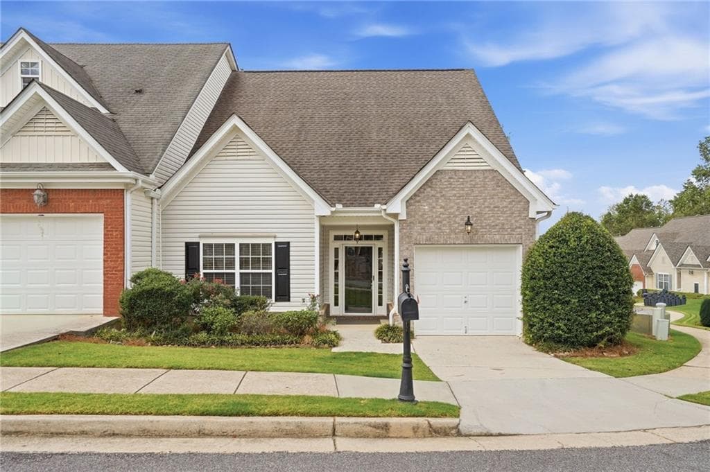 3 bedroom, 3 bathroom, 2,028 sq ft townhouse for sale at 135 Riley Circle, Dawsonville, GA 30534 — photo 2