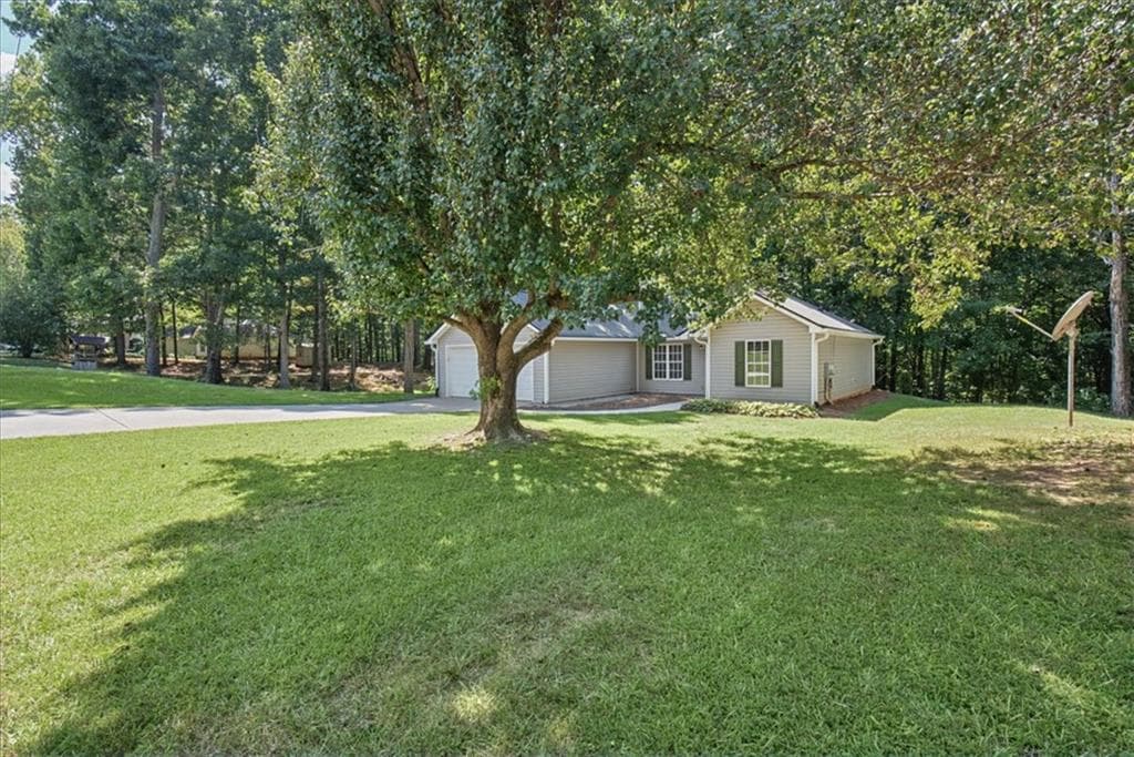 3 bedroom, 2 bathroom, 1,717 sq ft single family residence for sale at 176 Chipper Lane, Rockmart, GA 30153 — photo 2