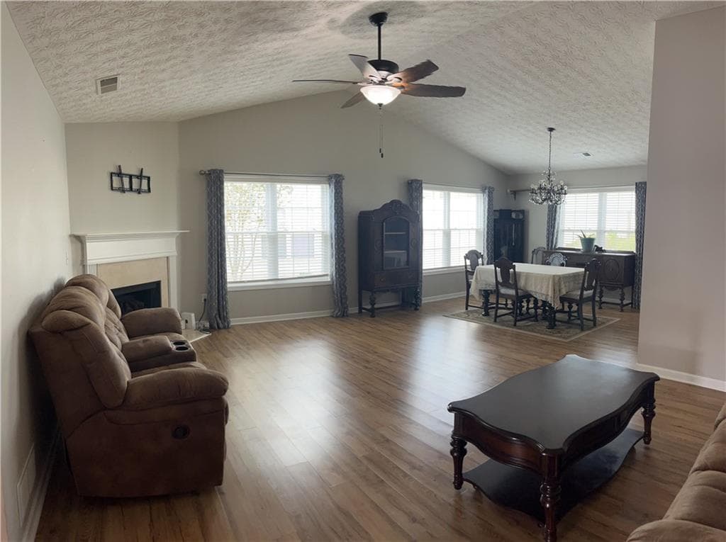 2 bedroom, 2 bathroom, 1,605 sq ft single family residence for sale at 804 Village Place, Loganville, GA 30052 — photo 4