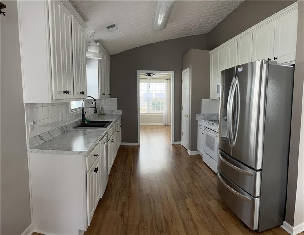 2 bedroom, 2 bathroom, 1,605 sq ft single family residence for sale at 804 Village Place, Loganville, GA 30052 — photo 8