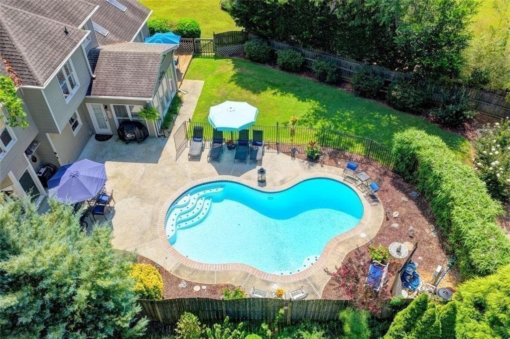 5 bedroom, 3 bathroom, 3,482 sq ft single family residence for sale at 5715 N Hillbrooke Trace, Johns Creek, GA 30005 — photo 9