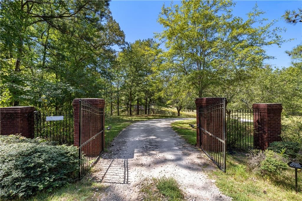 5 bedroom, 7 bathroom, 3,095 sq ft single family residence for sale at 380 Day Street, Molena, GA 30258 — photo 5
