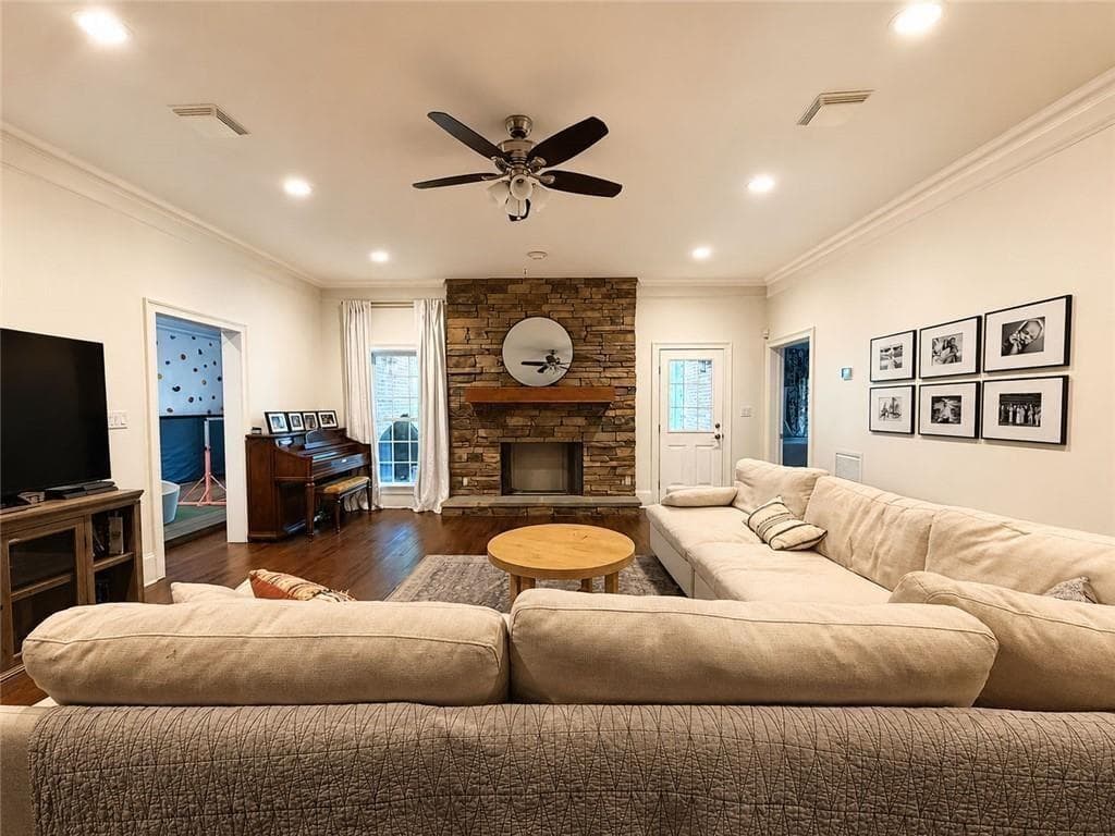 6 bedroom, 6 bathroom, 4,686 sq ft single family residence for sale at 105 Chase Lane, Forsyth, GA 31029 — photo 7