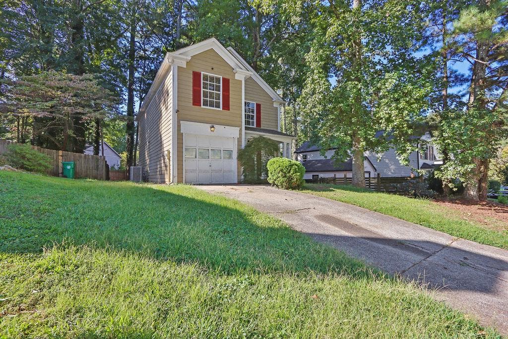 3 bedroom, 3 bathroom, 1,492 sq ft home for sale at 1330 Old Countryside Circle, Stone Mountain, GA