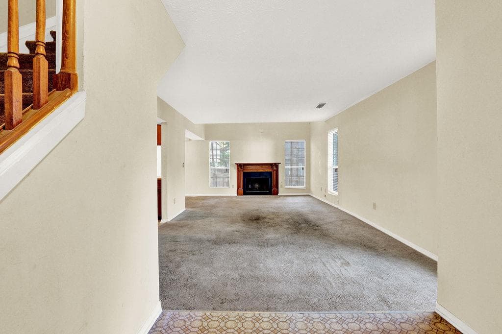 3 bedroom, 3 bathroom, 1,492 sq ft single family residence for sale at 1330 Old Countryside Circle, Stone Mountain, GA 30083 — photo 7