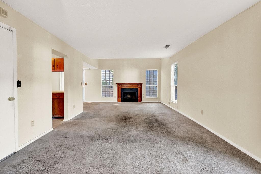 3 bedroom, 3 bathroom, 1,492 sq ft single family residence for sale at 1330 Old Countryside Circle, Stone Mountain, GA 30083 — photo 10