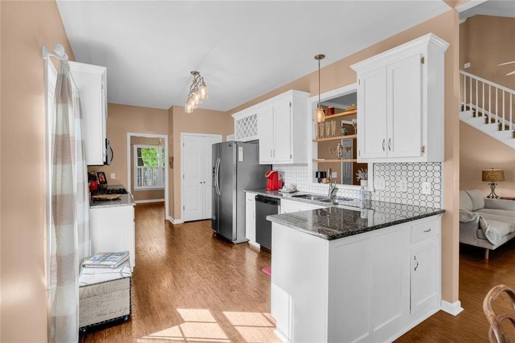 5 bedroom, 4 bathroom, 3,756 sq ft single family residence for sale at 214 Kingsley Way, Woodstock, GA 30188 — photo 6