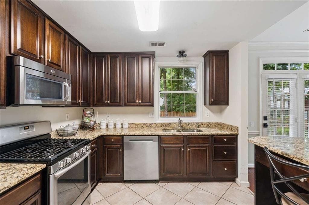 2 bedroom, 3 bathroom, 1,512 sq ft townhouse for sale at 1201 Morningside Park Drive, Alpharetta, GA 30022 — photo 1 of 28