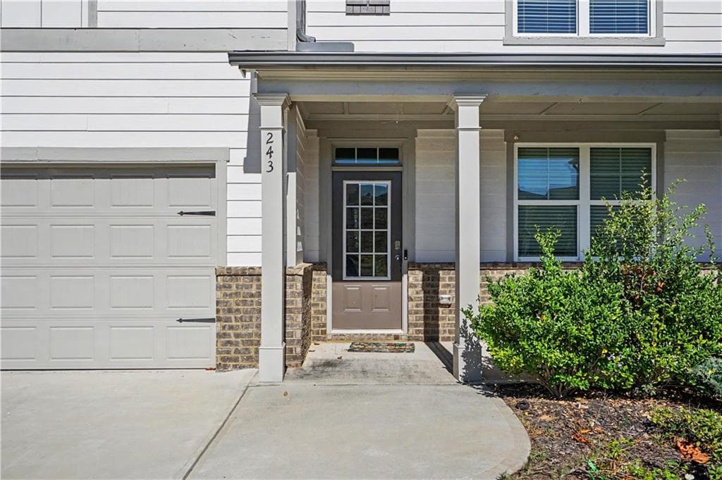 5 bedroom, 3 bathroom, 2,535 sq ft single family residence for sale at 243 Berkeley Trace, Braselton, GA 30517 — photo 3