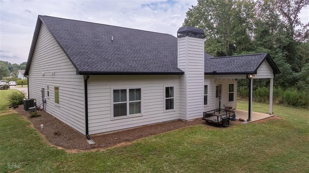3 bedroom, 3 bathroom, 1,705 sq ft single family residence for sale at 212 Live Oak Lane, Comer, GA 30629 — photo 3