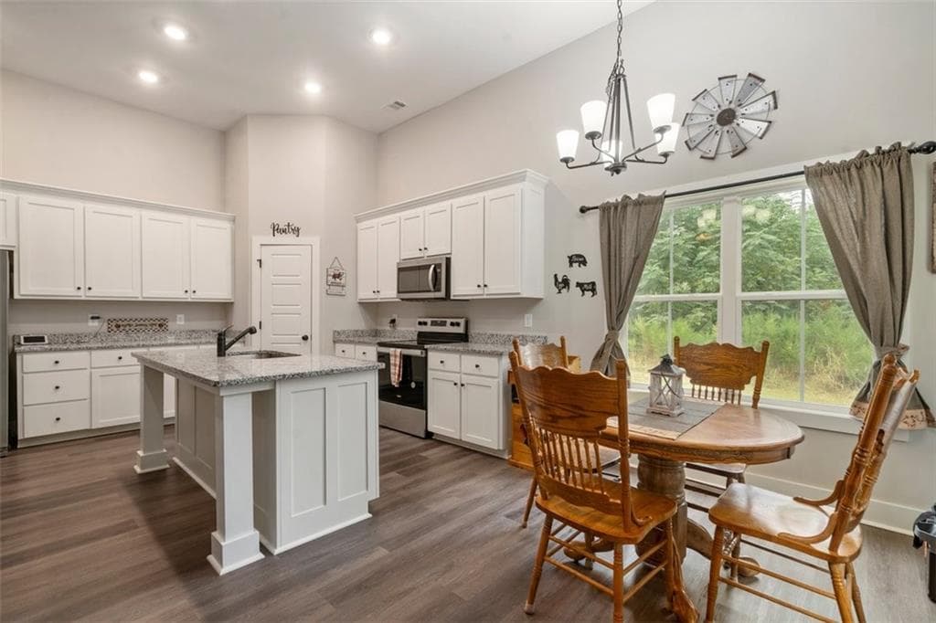 3 bedroom, 3 bathroom, 1,705 sq ft single family residence for sale at 212 Live Oak Lane, Comer, GA 30629 — photo 6