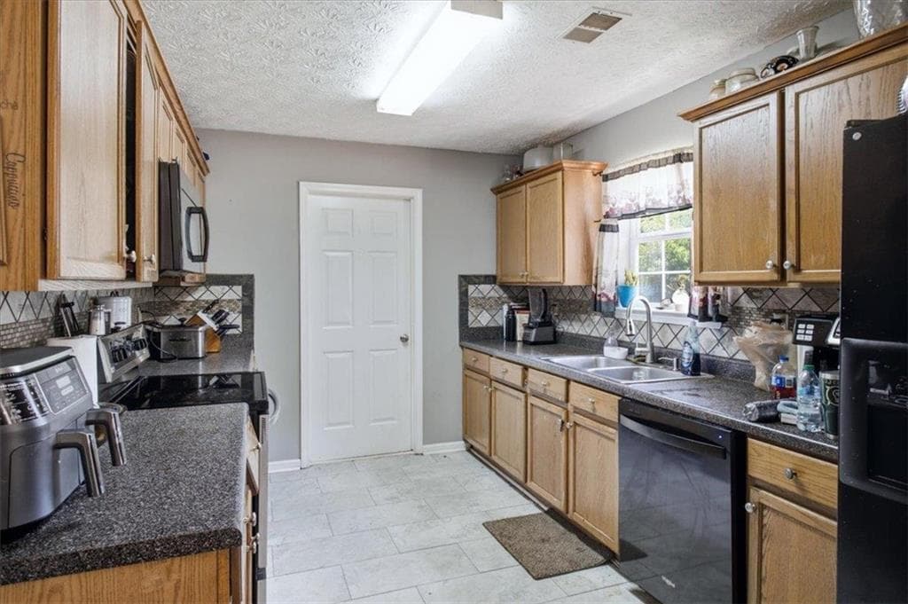 3 bedroom, 2 bathroom, 1,484 sq ft single family residence under contract at 306 Ponderosa Tr, Jackson, GA 30233 — photo 7