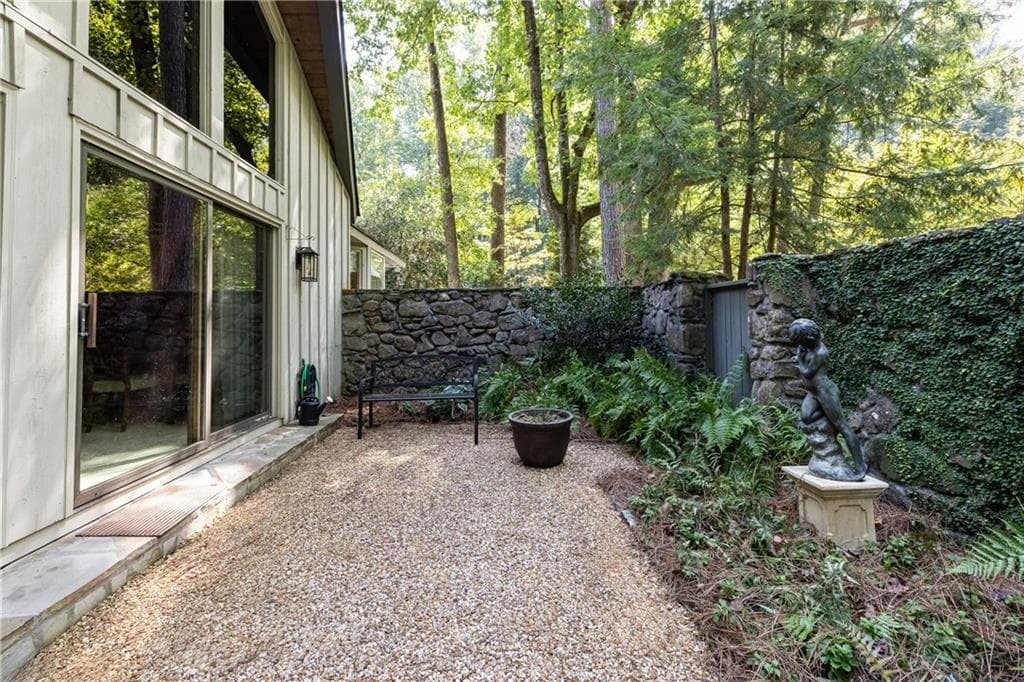4 bedroom, 4 bathroom, 2,932 sq ft single family residence for sale at 945 River Overlook Court, Sandy Springs, GA 30328 — photo 8
