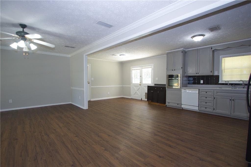 3 bedroom, 2 bathroom, 1,520 sq ft single family residence for rent at 3720 Sunny Hill Drive, Loganville, GA 30052 for $1,800 a month — photo 3