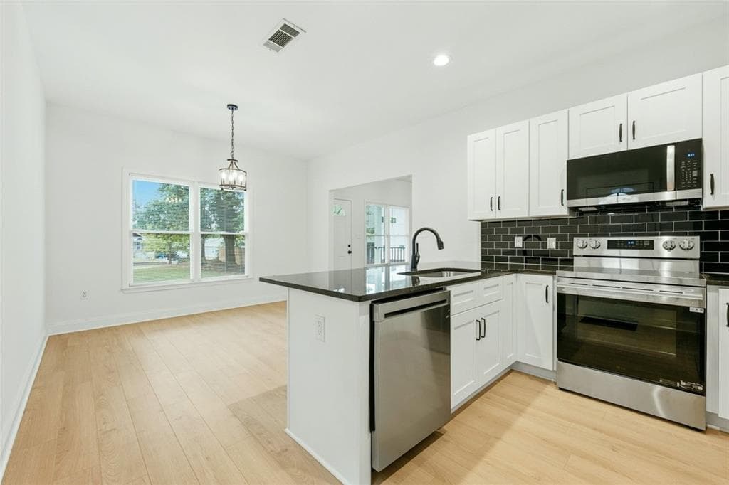 4 bedroom, 2 bathroom, 1,300 sq ft single family residence for sale at 2148 Wilson Avenue, Atlanta, GA 30314 — photo 3