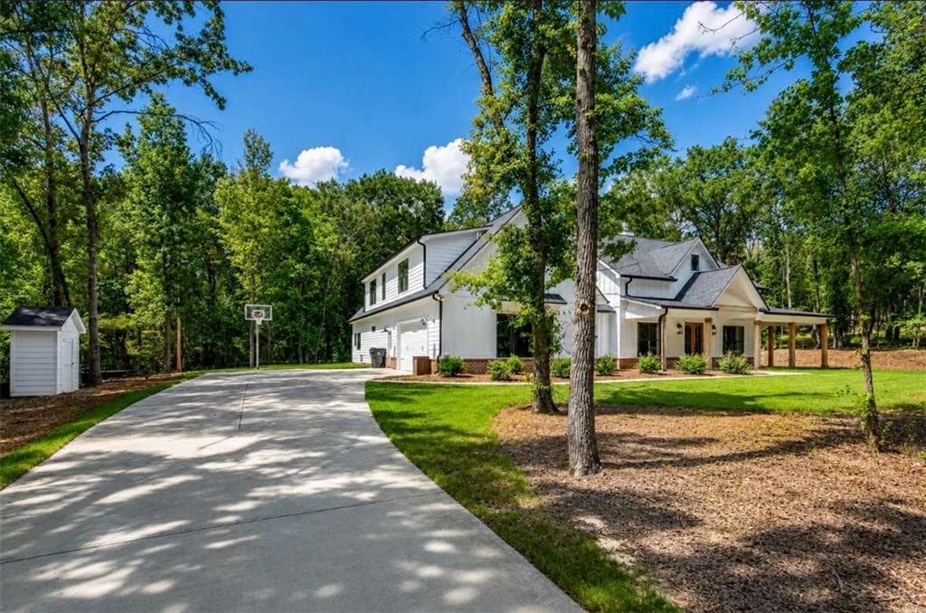 5 bedroom, 4 bathroom, 3,286 sq ft single family residence for sale at 16 Stratford Way, Kingston, GA 30145 — photo 2