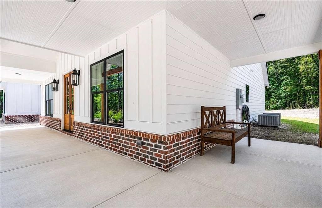 5 bedroom, 4 bathroom, 3,286 sq ft single family residence for sale at 16 Stratford Way, Kingston, GA 30145 — photo 4