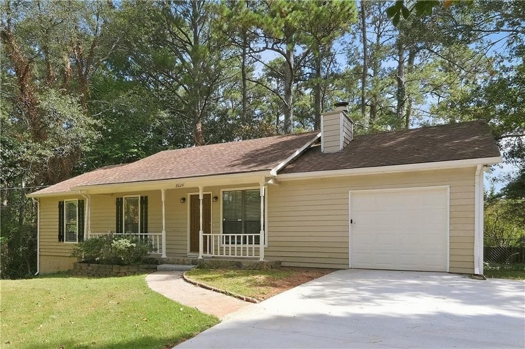 3 bedroom, 2 bathroom, 1,428 sq ft single family residence for sale at 2624 Majestic Way, Lawrenceville, GA 30044 — photo 2
