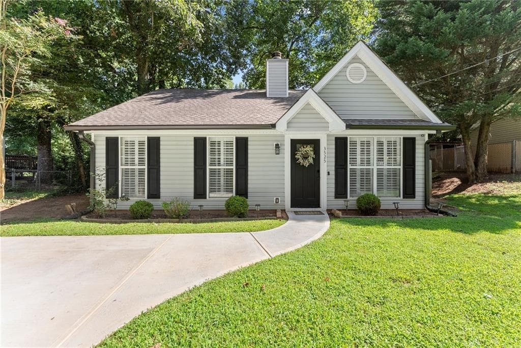 2 bedroom, 2 bathroom, 992 sq ft single family residence for sale at 3525 Auburn Drive, Cumming, GA 30041
