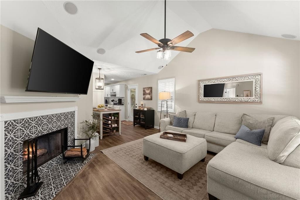 2 bedroom, 2 bathroom, 992 sq ft single family residence for sale at 3525 Auburn Drive, Cumming, GA 30041 — photo 2